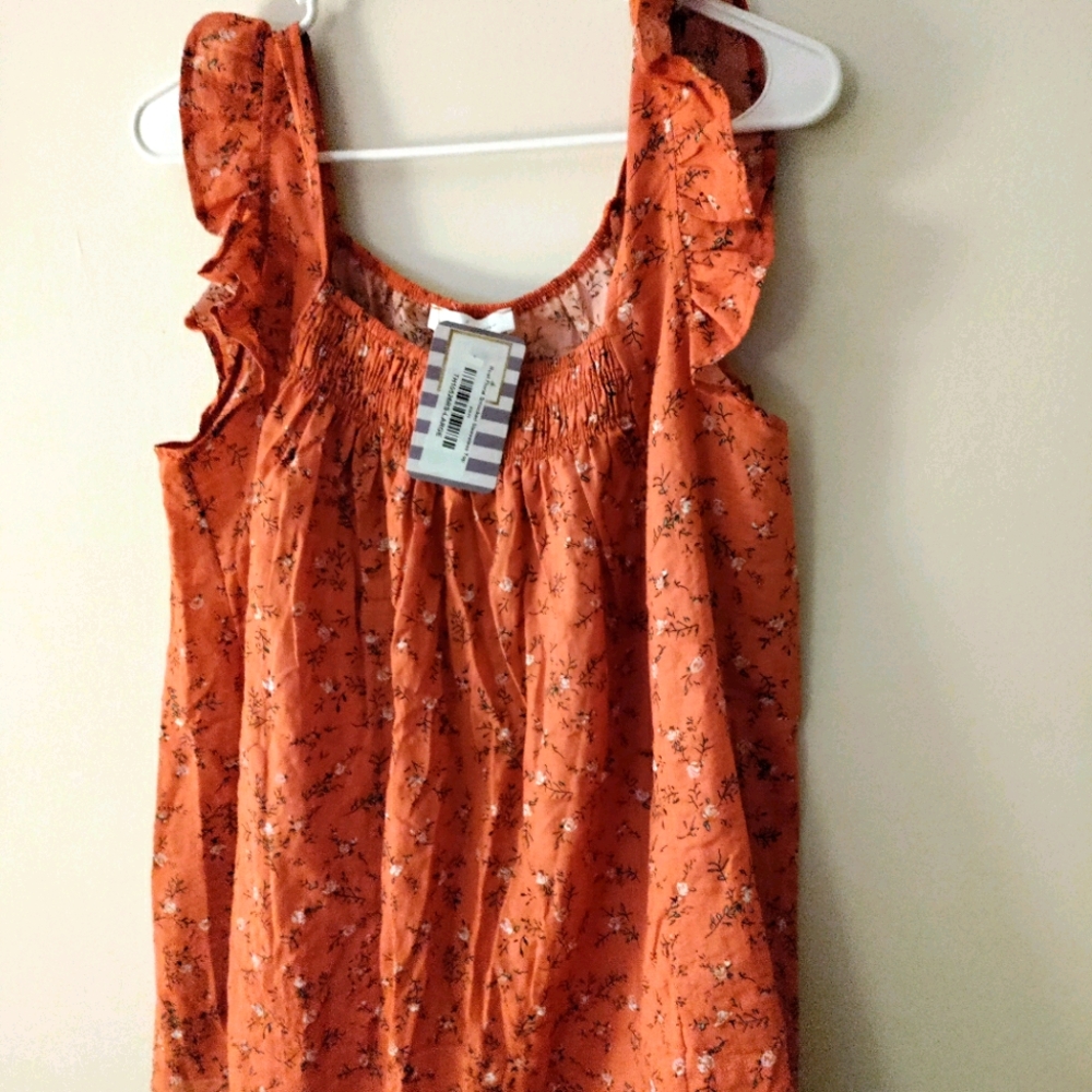 Sleeveless shirt
